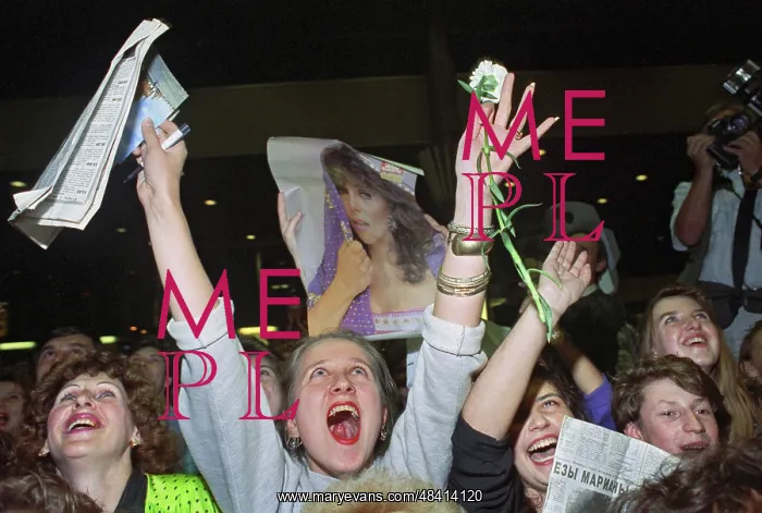 : Fans welcome Veronica Castro in Moscow, 1992 : Fans welcome Veronica Castro in Moscow, 1992