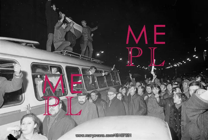 : Fans - Wenceslas Square - celebration : Fans - Wenceslas Square - celebration