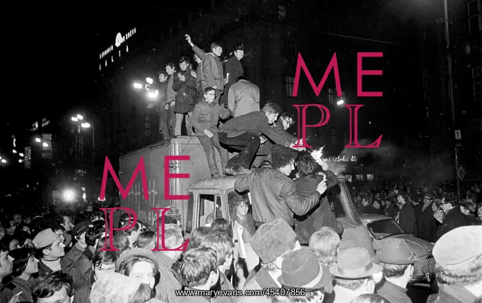 : Fans - Wenceslas Square - celebration : Fans - Wenceslas Square - celebration