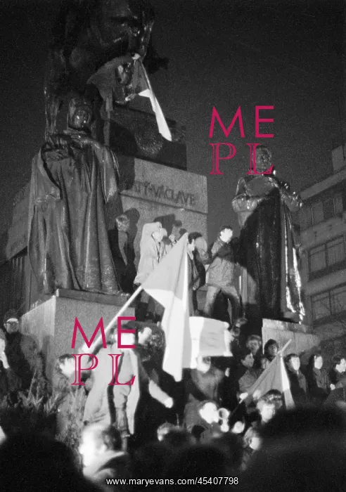 : Fans - Wenceslas Square - St. Wenceslas monument : Fans - Wenceslas Square - St. Wenceslas monument