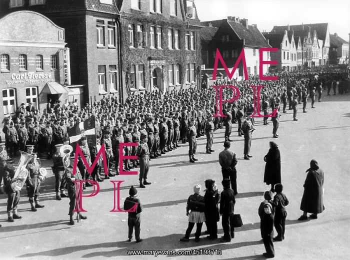 : Farewell parade of the Danish army in Itzehoe : Farewell parade of the Danish army in Itzehoe