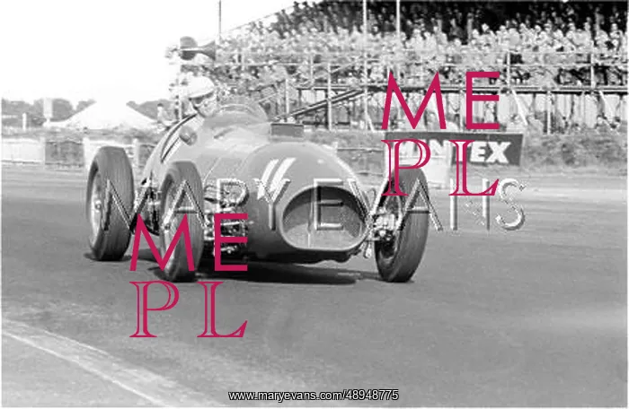 : Farina in Ferrari, Silverstone, England : Farina in Ferrari, Silverstone, England