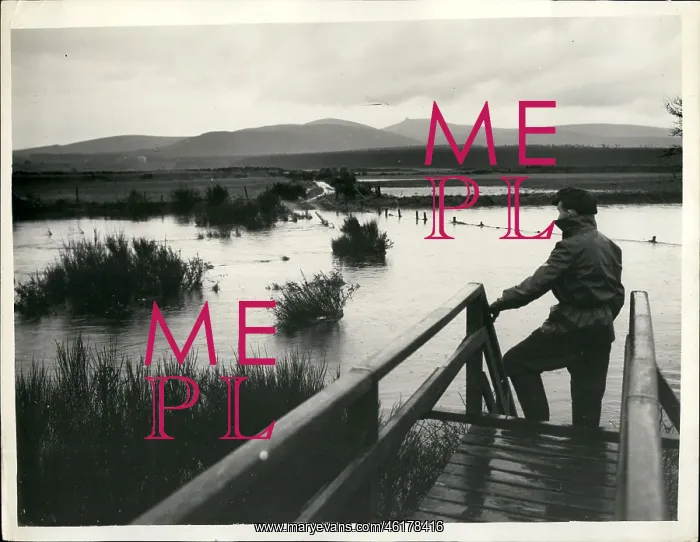 : Farmer isolated by flood waters, Dalbreck, Strachan : Farmer isolated by flood waters, Dalbreck, Strachan