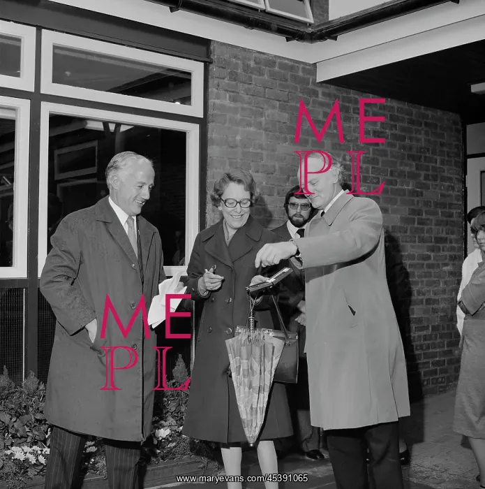 : Farriers Hall Community Centre, Borehamwood, Herts : Farriers Hall Community Centre, Borehamwood, Herts