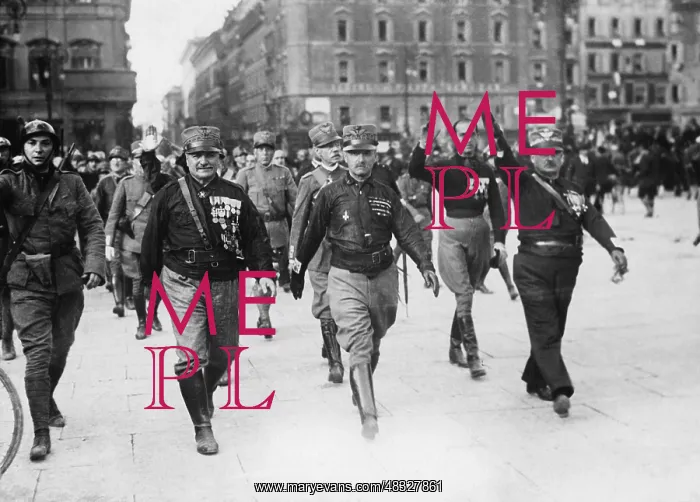 : Fascists marching into the Piazza Venezia in Rome, 1922 : Fascists marching into the Piazza Venezia in Rome, 1922