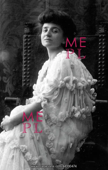 : Fashion. Full-length portrait of the famous actress Emma Gramatica : Fashion. Full-length portrait of the famous actress Emma Gramatica