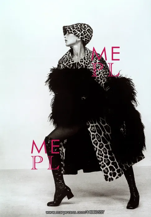 : Fashion. Shot from the film Una squillo per l'ispettore Klute (A Call for Inspector Klute) : Fashion. Shot from the film Una squillo per l'ispettore Klute (A Call for Inspector Klute)