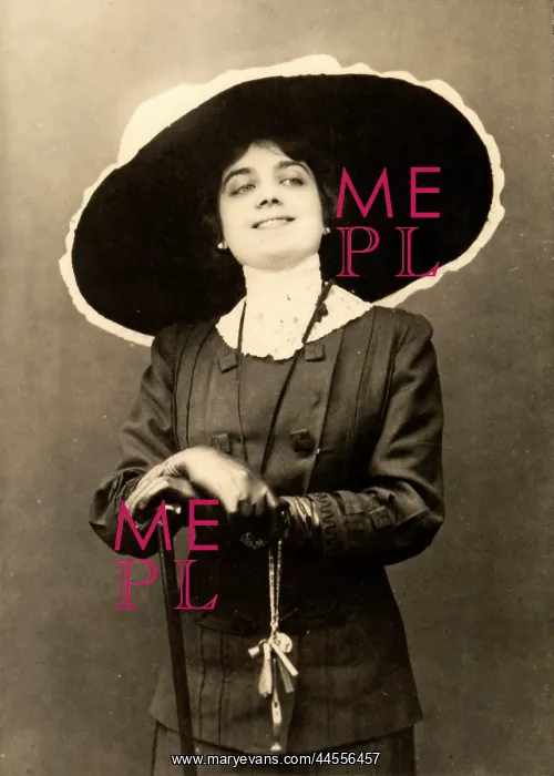 : Fashion. Studio portrait of a young woman wearing a hat with a wide brim : Fashion. Studio portrait of a young woman wearing a hat with a wide brim