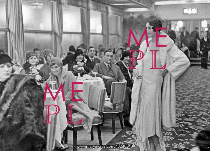 : Fashion show in Berlin, 1929 : Fashion show in Berlin, 1929