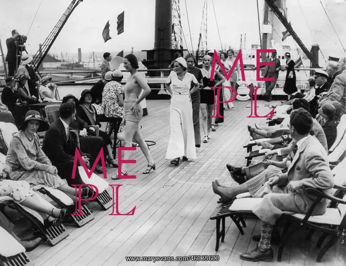 : Fashion show on board the Homeric : Fashion show on board the Homeric