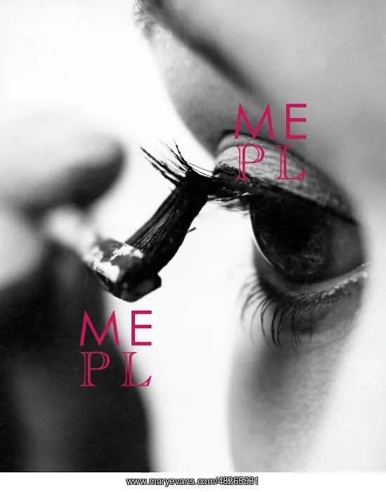  : Fashion Model applying Mascara