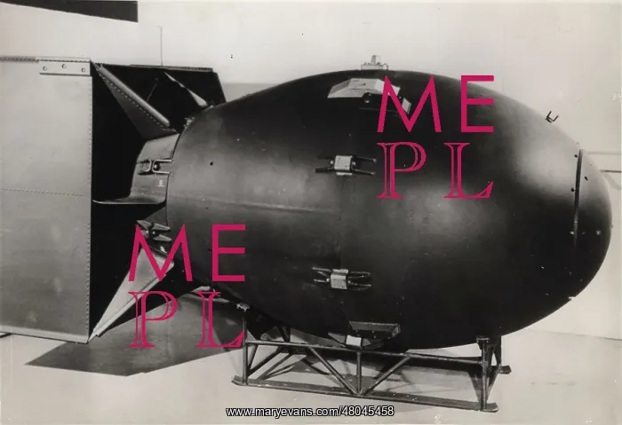 : The Fat Man 10, 000 pound atomic bomb, WW2 : The Fat Man 10, 000 pound atomic bomb, WW2