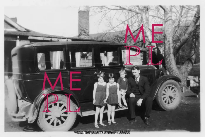 : FATHER WITH CHILDREN / C20 : FATHER WITH CHILDREN / C20