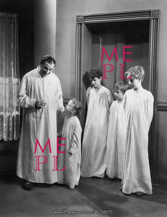 : Father and children in nightgowns : Father and children in nightgowns
