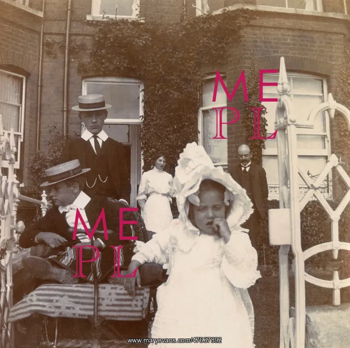 : Father and four children, Southwold, Suffolk : Father and four children, Southwold, Suffolk