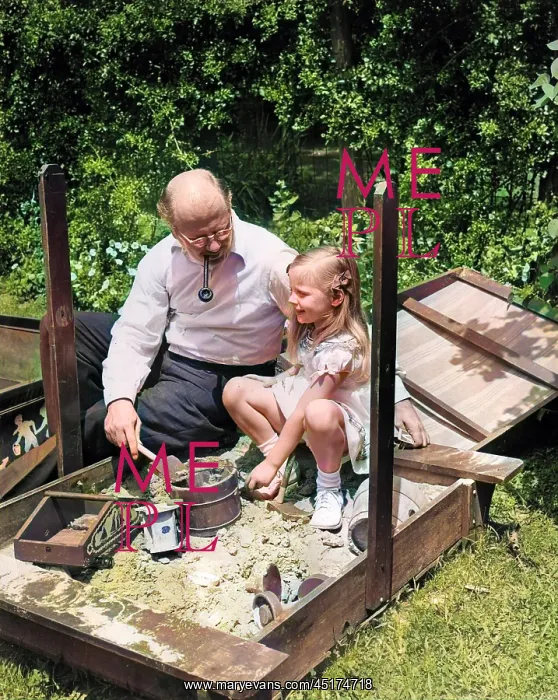 : FATHER AND DAUGHTER / SAND : FATHER AND DAUGHTER / SAND