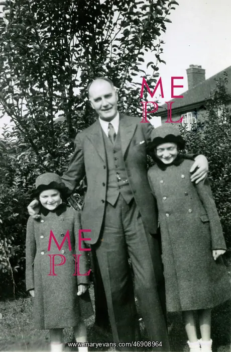 : Father and daughters : Father and daughters