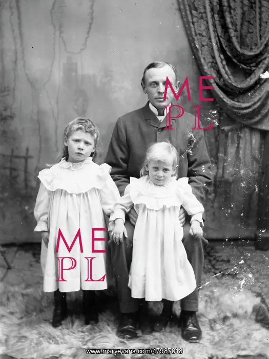 : Father with two daughters, Mid Wales : Father with two daughters, Mid Wales