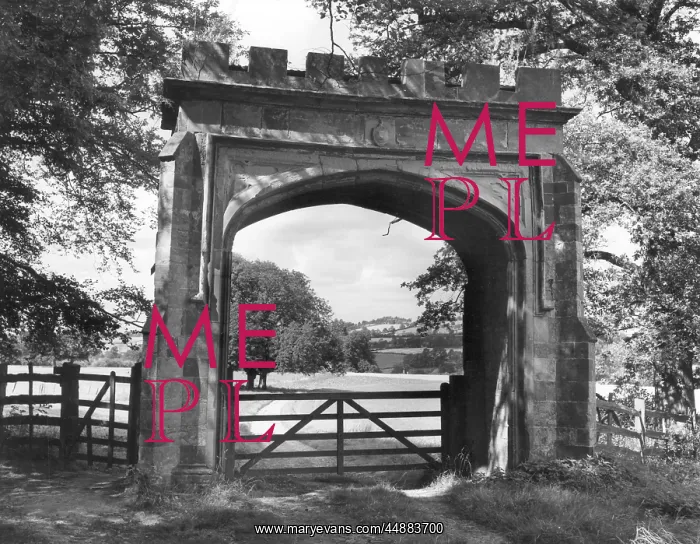 : FAWSLEY PARK ARCHWAY : FAWSLEY PARK ARCHWAY