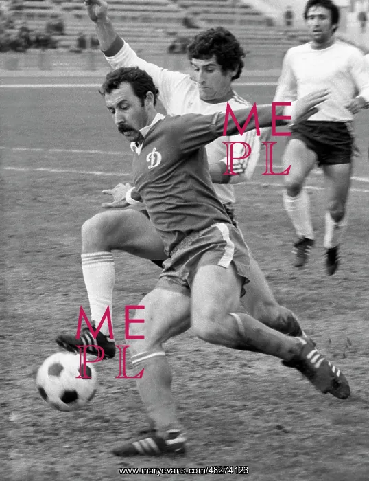 : FC Dynamo Moscow forward Valery Gazzayev attacks, 1985 : FC Dynamo Moscow forward Valery Gazzayev attacks, 1985