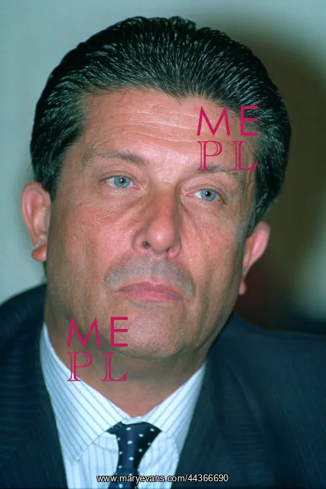  : Federico Mayor