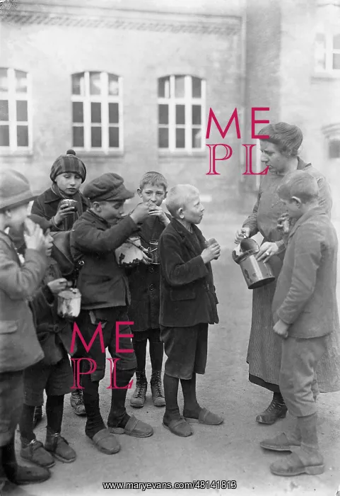 : Feeding of school children in Berlin, 1920 : Feeding of school children in Berlin, 1920