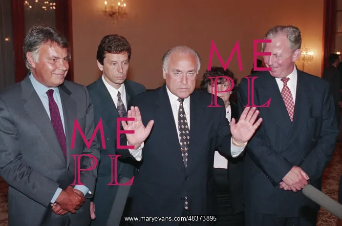 : Felipe Gonzalez and Jacques Santer visit Russia : Felipe Gonzalez and Jacques Santer visit Russia