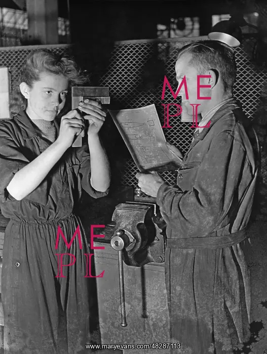 : Female apprentice in shipbuilding in Danzig, 1942 : Female apprentice in shipbuilding in Danzig, 1942
