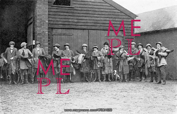 : Female Army Remount Workers during First World War : Female Army Remount Workers during First World War