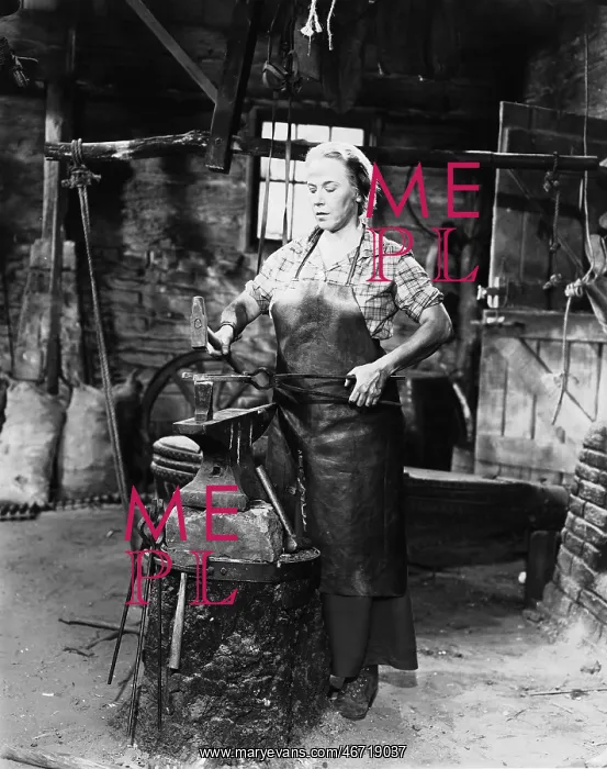 : Female blacksmith : Female blacksmith