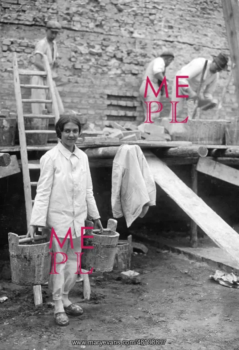 : Female bricklayer apprentice in Koepenick : Female bricklayer apprentice in Koepenick