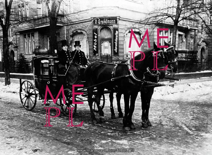 : Female coachmen, 1917 : Female coachmen, 1917