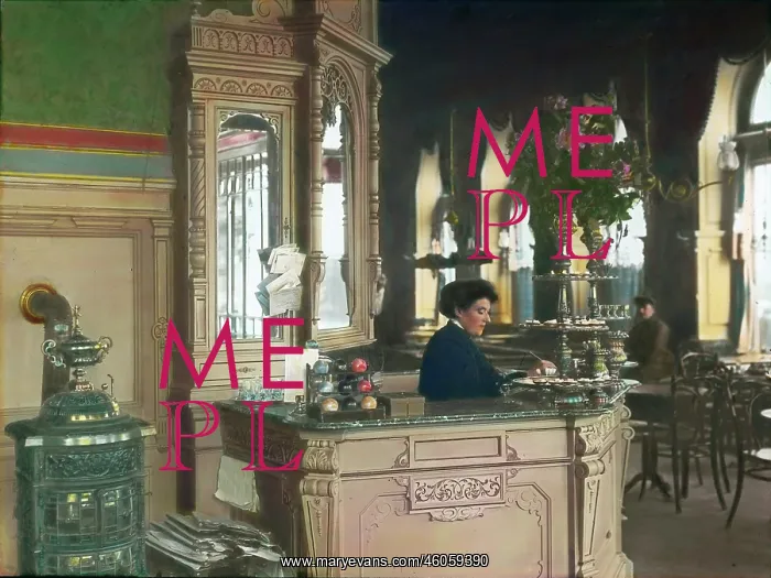  : A female employee at the checkout