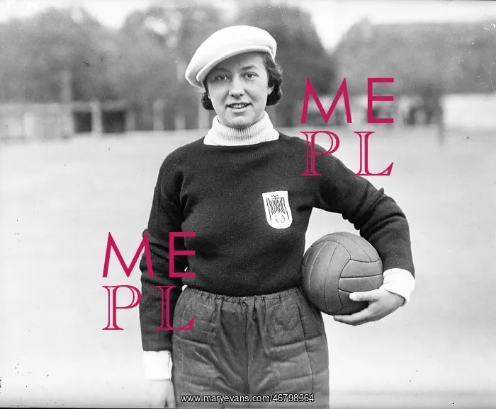 : Female goalkeeper about 1935 : Female goalkeeper about 1935