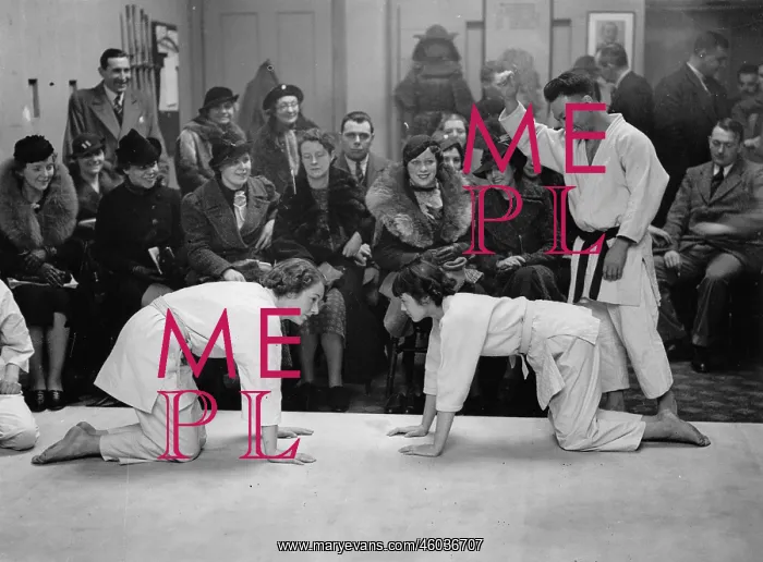 : Female judo fighters in attacking position : Female judo fighters in attacking position