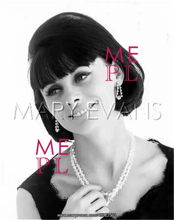 : FEMALE MODEL : FEMALE MODEL