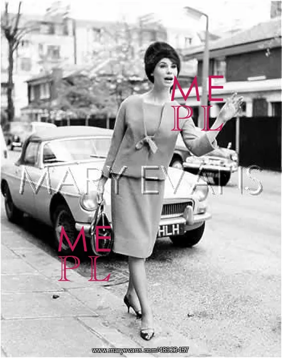 : FEMALE MODEL : FEMALE MODEL