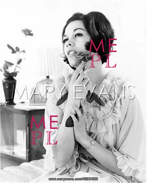 : FEMALE MODEL : FEMALE MODEL
