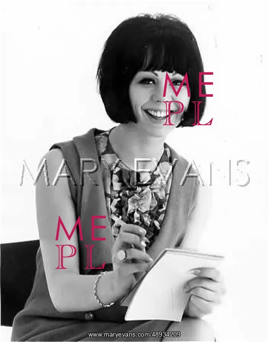 : FEMALE MODEL : FEMALE MODEL