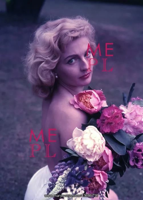  : Female model holding flowers