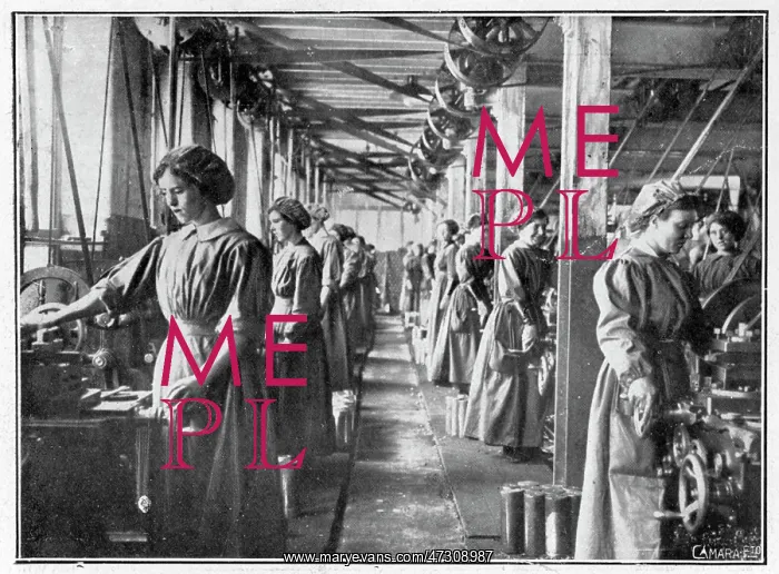 : FEMALE MUNITIONS WORKERS : FEMALE MUNITIONS WORKERS
