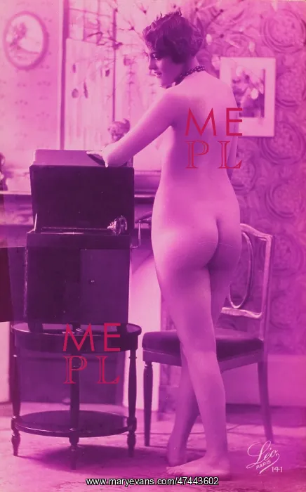  : FEMALE NUDE / GRAMOPHONE