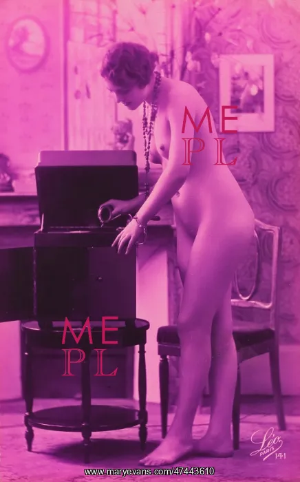  : FEMALE NUDE / GRAMOPHONE