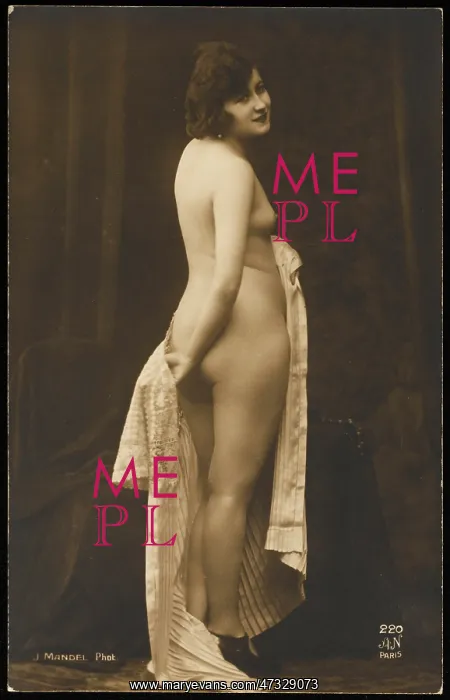  : FEMALE NUDE / PEIGNOIR