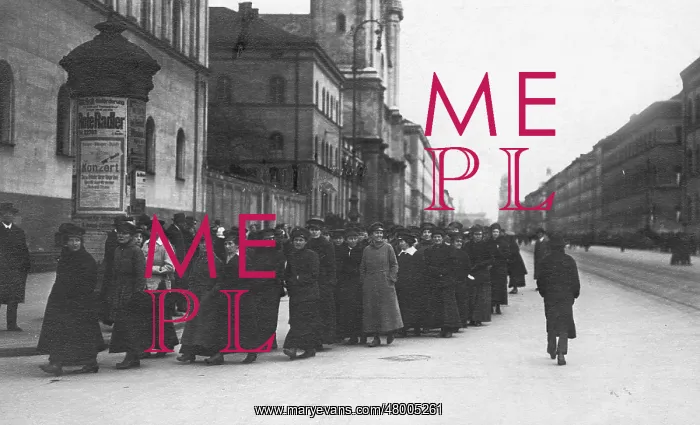  : Female postal workers in Ludwigstrasse, Munich
