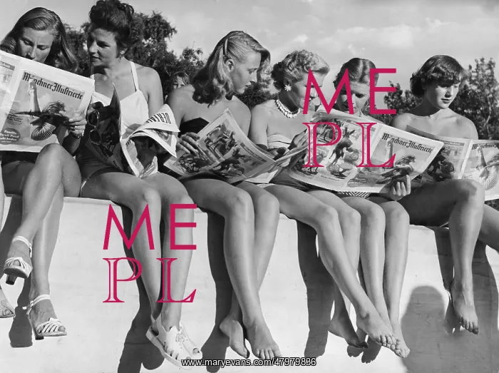 : Female Readers : Female Readers