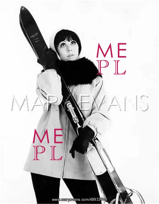 : FEMALE SKIWEAR MODEL : FEMALE SKIWEAR MODEL