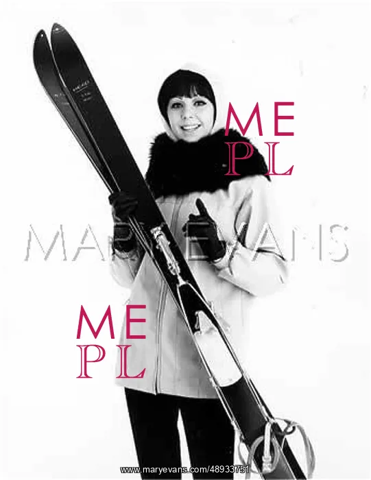 : FEMALE SKIWEAR MODEL : FEMALE SKIWEAR MODEL