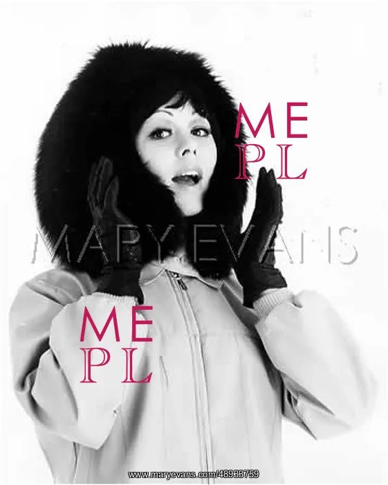 : FEMALE SKIWEAR MODEL : FEMALE SKIWEAR MODEL