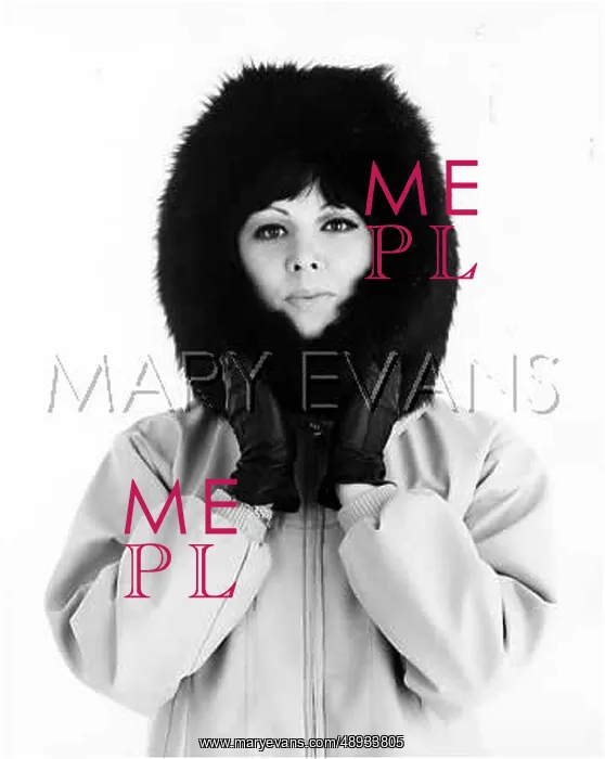  : FEMALE SKIWEAR MODEL